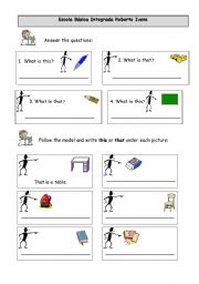 English Worksheet: Classroom objects