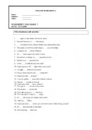 English Worksheet: a/an/the, pronouns,present continuous