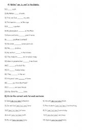 English Worksheet: am-is-are easy 