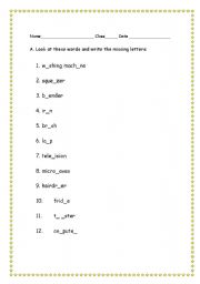 English Worksheet: Spelling - household objects