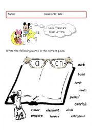 English Worksheet: Vowel letters