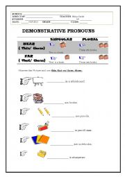 English Worksheet: Demonstrative