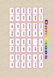 English Worksheet: Homophones Dominoes