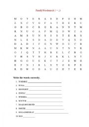 English Worksheet: Family Wordsearch