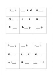 English Worksheet: phonics tic tac toe